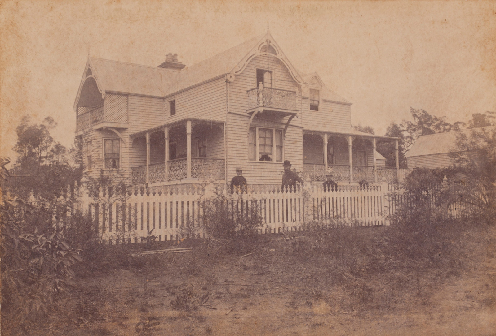 Robert Taylor Thorburn and his sisters Belle & Tot in front of Meroogal, Nowra, around 1887