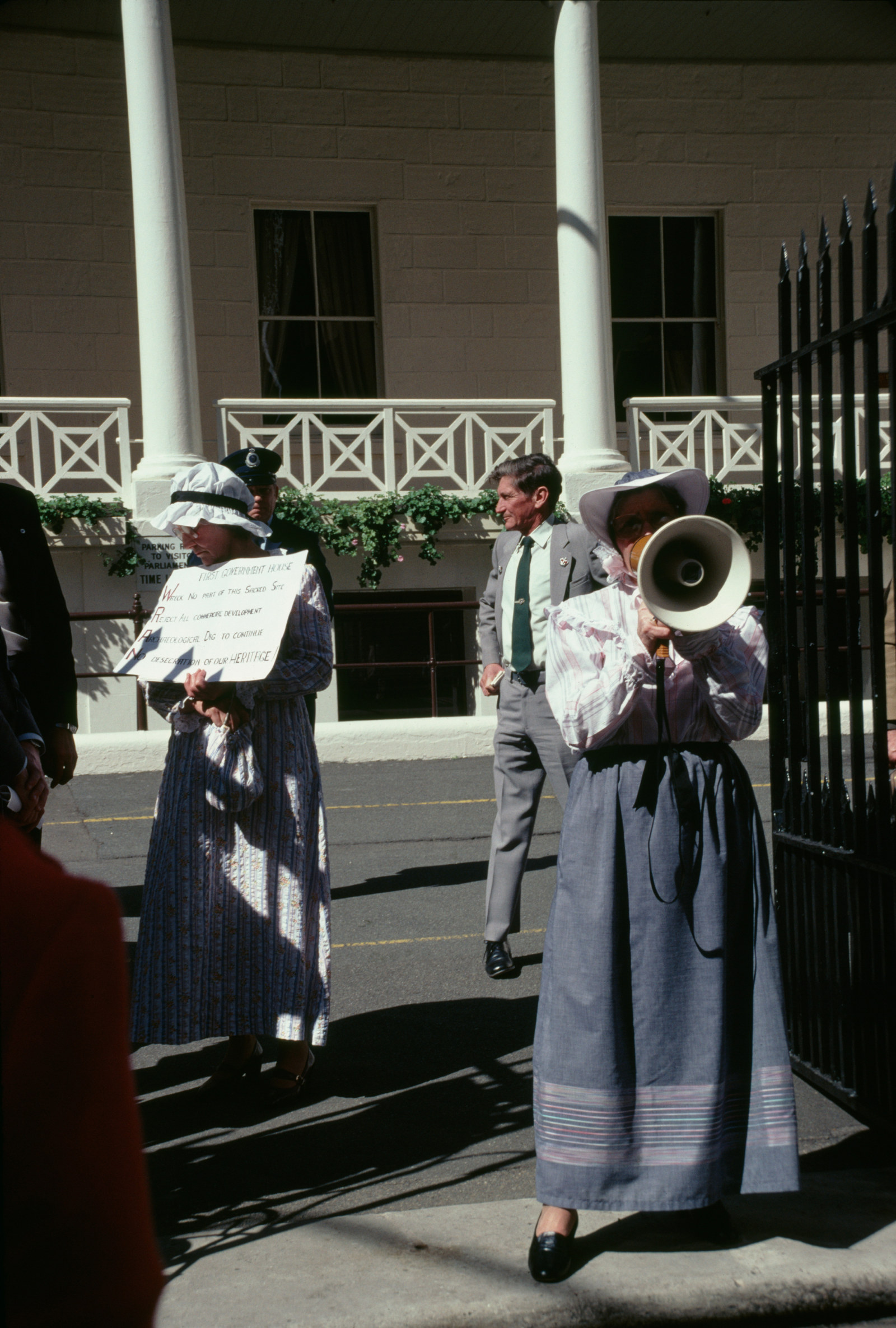 The Friends of The First Government House Site protest rally outside Parliament House, photographer Lindy Kerr for the NSW Department of Planning, 1 September 1983.