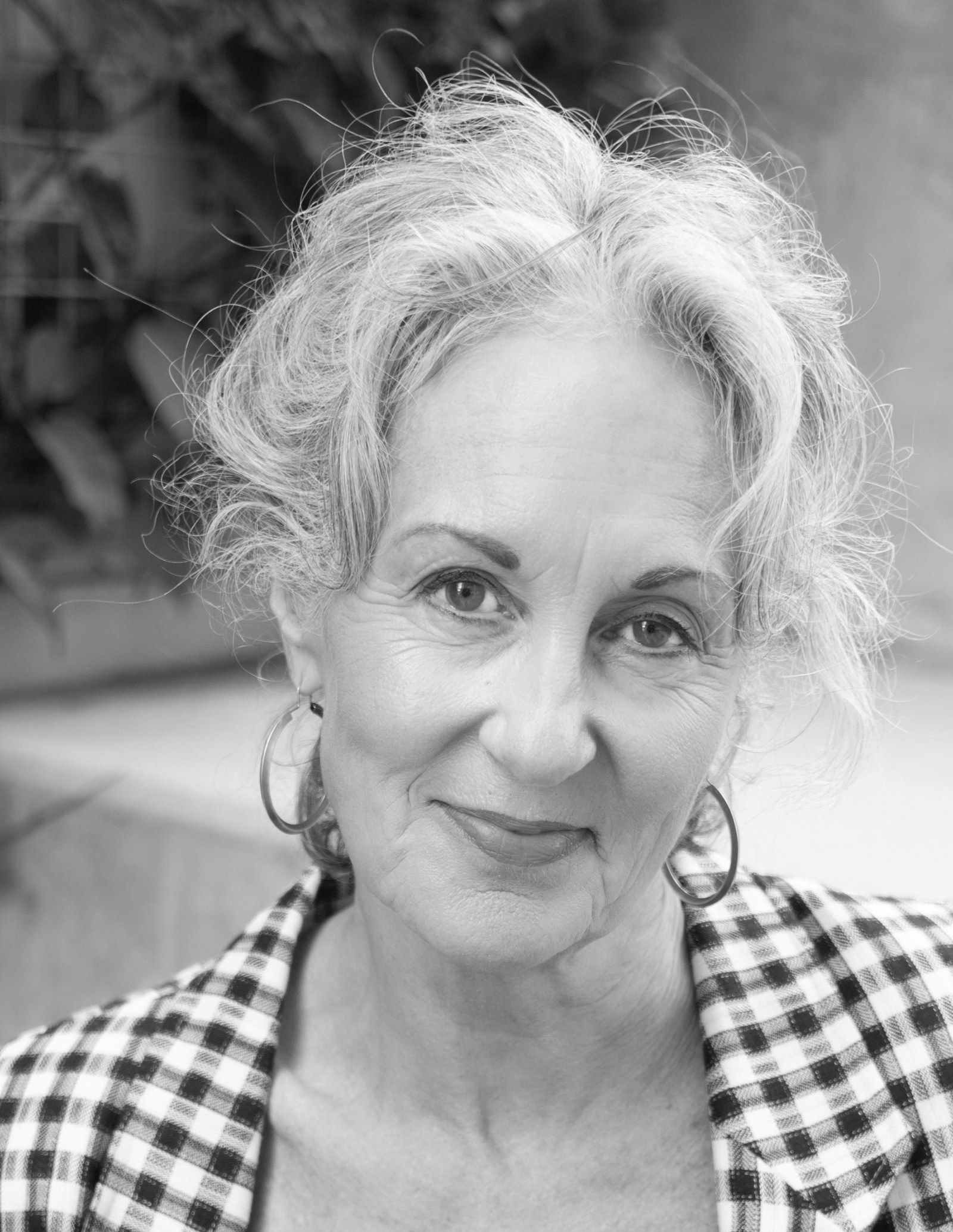 Dr Elizabeth Farrelly
